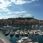 Apartment Confort De 28m² Avec Terrasse Et Parking, - Fr-1-472a-186 *
