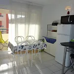 Confort De 28m² Avec Terrasse Et Parking, - Fr-1-472a-186