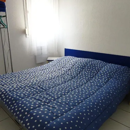 Appartamento Confort De 28m² Avec Terrasse Et Parking, - Fr-1-472a-186 *