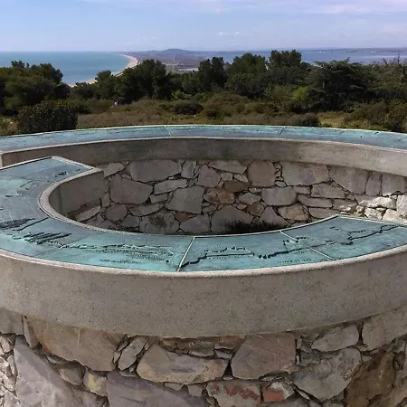 2 Pieces A Avec Terrasse, Piscine Et Parking A 100m De La - Fr-1-472a-186
