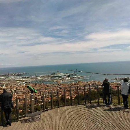 Confort De 28m² Avec Terrasse Et Parking, - Fr-1-472a-186 *