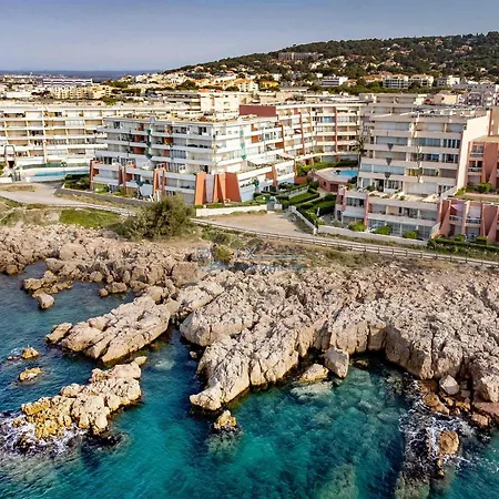 2 Pieces A Avec Terrasse, Piscine Et Parking A 100m De La - Fr-1-472a-186 * Sete