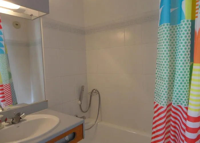 Confort De 28M² Avec Terrasse Et Parking, Sete - Fr-1-472A-186 *